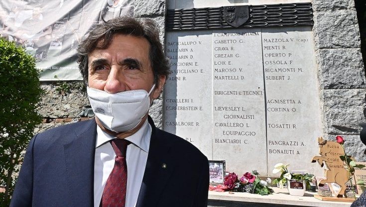 Grande Torino, a Superga è il giorno del ricordo. Cairo legge i nomi dei giocatori: "Una grande emozione"