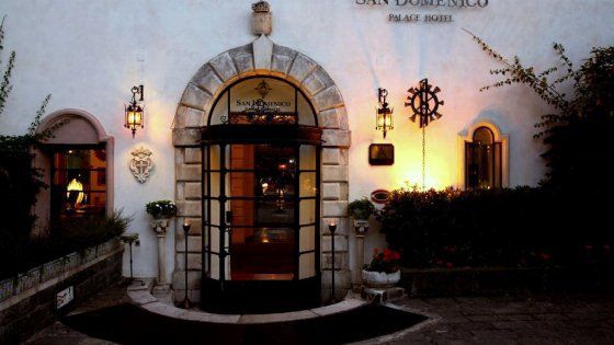 Hotel San Domenico di Taormina, Statuto batte lo sceicco all'asta