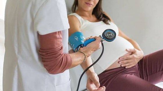 "Troppi parti cesarei". Multe agli ospedali che sforano il tetto