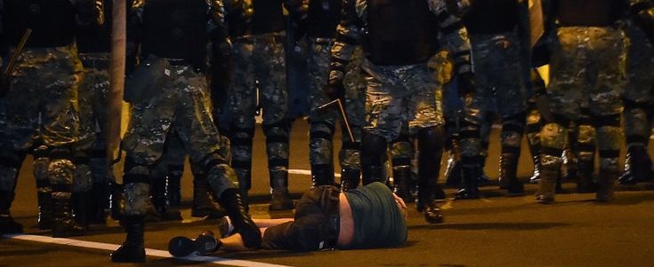 Presidenziali in Bielorussia, notte di sangue e violenze dopo la vittoria di Lukashenko: almeno un morto e centinaia di feriti