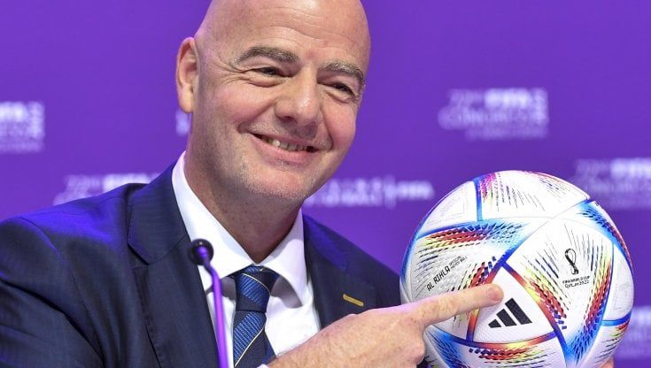 Fifa, Infantino si ricandida alla presidenza. "Il Mondiale in Qatar sarà fantastico"