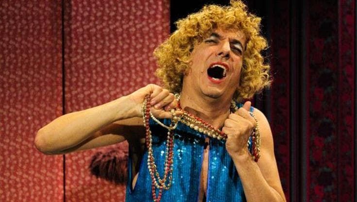 Napoli, "Scende giù per Toledo”: gran pezzo di teatro al Mercadante