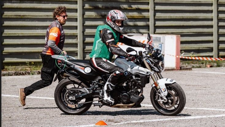 Corso di guida in moto: appuntamento il 17 aprile all'autodromo di Magione