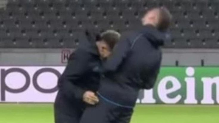 Napoli all'Olympiastadion di Berlino: Di Lorenzo e Gollini giocano a fare Materazzi e Zidane