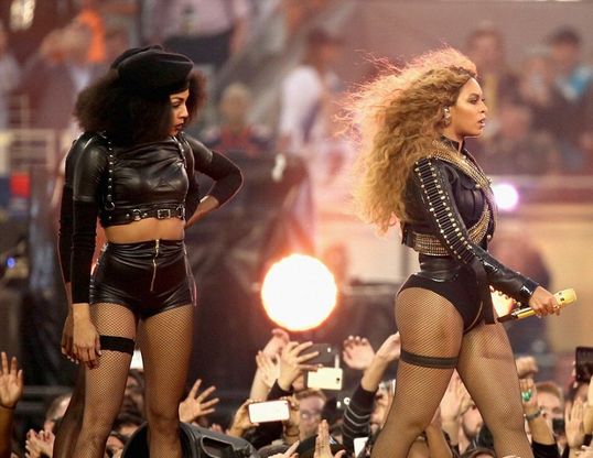 Super Bowl, omaggio a Malcom X: Beyoncé versione ''Black panther''