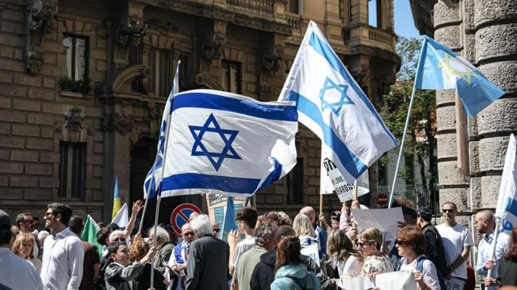 L’Arci: “Il 25 Aprile no alle bandiere di Israele nel corteo di Milano”. Ed è subito polemica