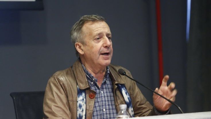 Recuperato da un cassonetto: "Il libro autografato da Sciascia è di mio padre" 