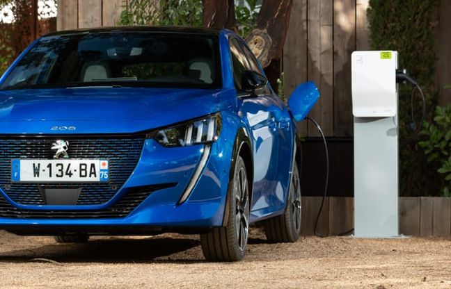 Peugeot e-208 ed e-2008, ok per i neopatentati