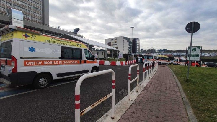 "Mia figlia disabile in codice rosso passa la notte in ambulanza al freddo davanti al Sant'Andrea"