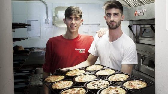 Abruzzo: studenti nella vita e pizzaioli in memoria dei genitori, scomparsi a Rigopiano