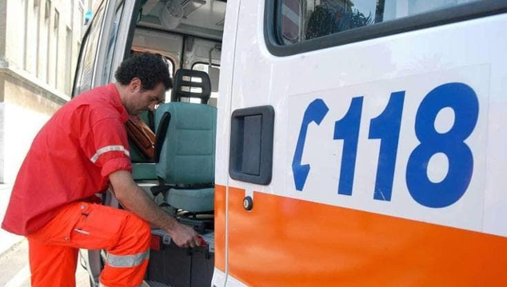 Lucca, muore schiacciato dai pali che trasportava sul trattore