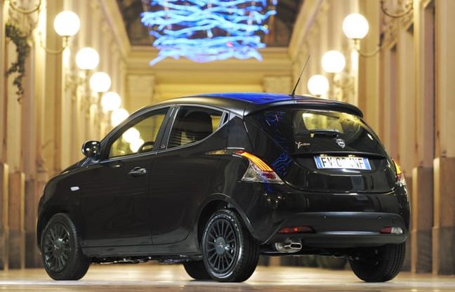 Ypsilon "Black and Noir”, giù il velo