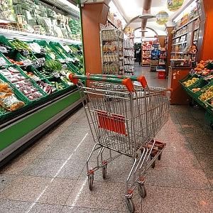 Cala la fiducia dei consumatori, stabile quella delle imprese