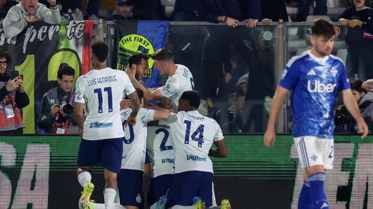 Inter, una rimonta che sa di scudetto: il Como vola, poi perde 4-3