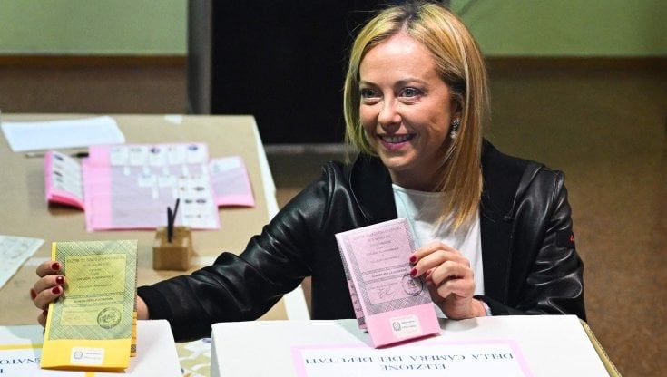 Politiche 2022, le reazioni. Meloni esulta: "Dagli italiani indicazione chiara". Pd: "La Destra ha vinto"