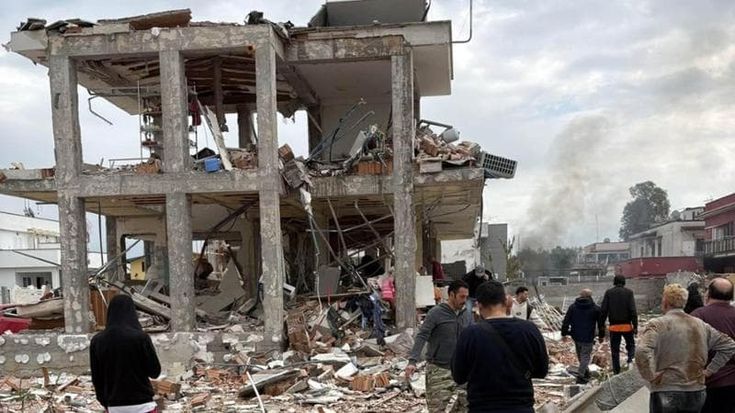 Piana del Sole, ore 12,50: un boato sbriciola due palazzine. Coppia di anziani ricoverati
