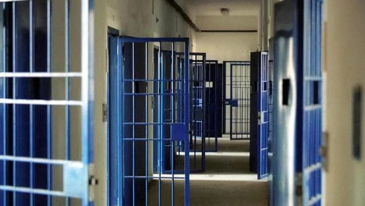 Santa Maria Capua Vetere, carcere sovraffollato del 25 per cento e personale dimezzato