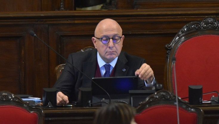 Per il maxi appalto in cinque lotti partecipano cinque imprese. L'Antimafia: "Fermate tutto"