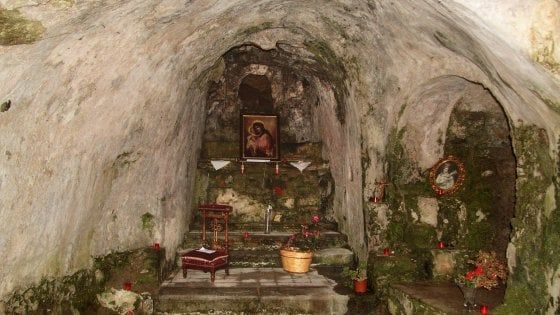 Palermo: dopo un secolo riapre ai fedeli la grotta dell'Acquasanta