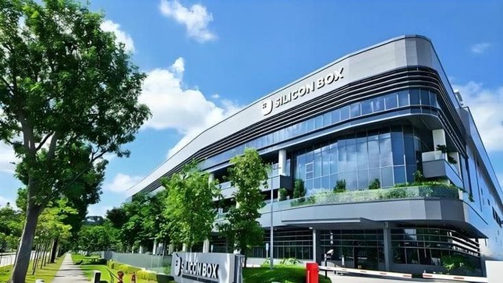 Via libera alla maxi fabbrica di chip a Novara: 1,3 miliardi di euro per Silicon Box