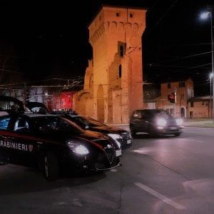 Bologna, costringe la compagna a prostituirsi e la picchia: arrestato