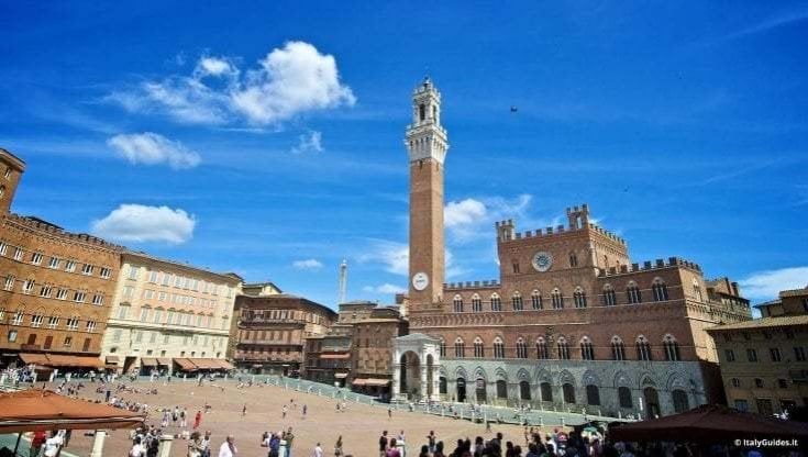 Covid, contagi in salita, Siena a rischio, il sindaco: “Effetto della ripresa turistica,non sono preoccupato” 