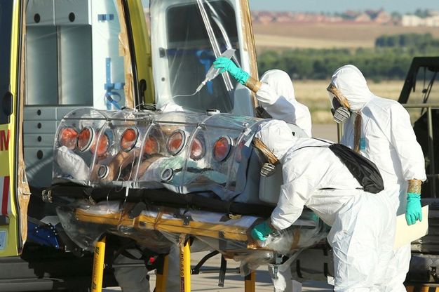 Ebola, Oms: morto missionario spagnolo infettato, oltre 1.000 vittime in Africa occidentale