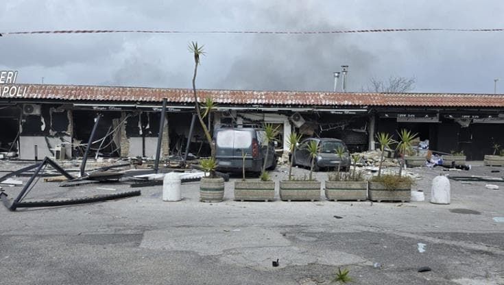 Villaricca, esplosione in un negozio in ristrutturazione: cinque feriti