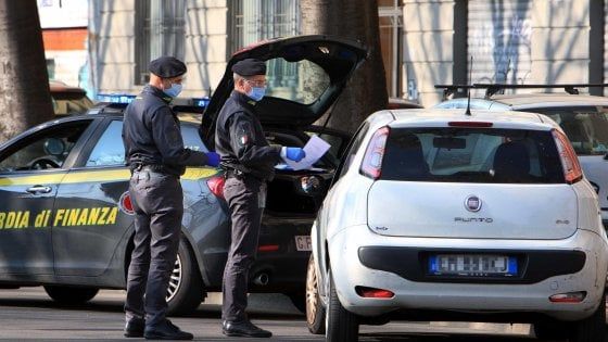 Coronavirus, in Lombardia aumentano gli spostamenti di persone rispetto a una settimana fa. Record di sanzioni a Milano