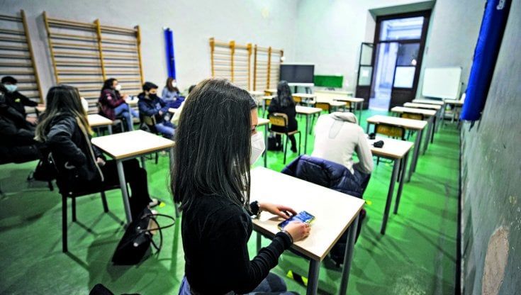  Coronavirus, variante inglese: chiude un'altra scuola di Roma.  Vaccini ai prof, si parte