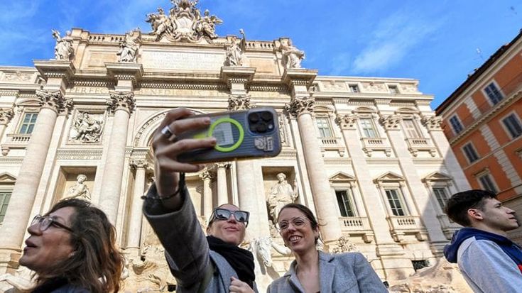 Una giornata da turista… senza spendere un euro: selfie, fontane, pizza e il Colosseo (da fuori)