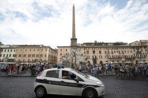 Vigili urbani, auto e moto rotte <br />Colletta per non restare a piedi