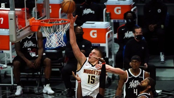 Basket Nba: Denver piega i Clippers e li supera a Ovest, Utah sale in vetta