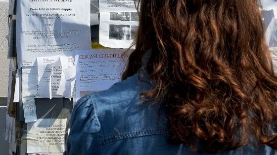 Milano, per gli studenti affitti ancora più cari: 510 euro per una singola, +28% rispetto alle altre città