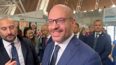 Fontana: "Leggete, studiate, l'ignoranza è una malattia"