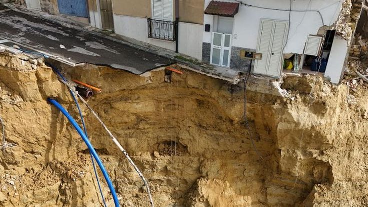 Niscemi, sensori laser e più vigili per entrare nelle case in bilico