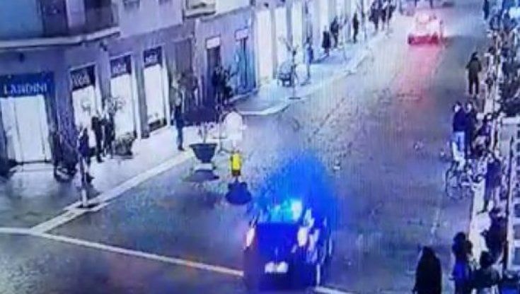 Saronno: fuga in auto tra la folla, pusher arrestati grazie ai video dei passanti