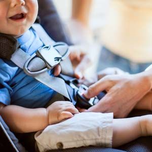 Seggiolini auto, cuocipappa e aerosol i più cercati online dai neo-genitori