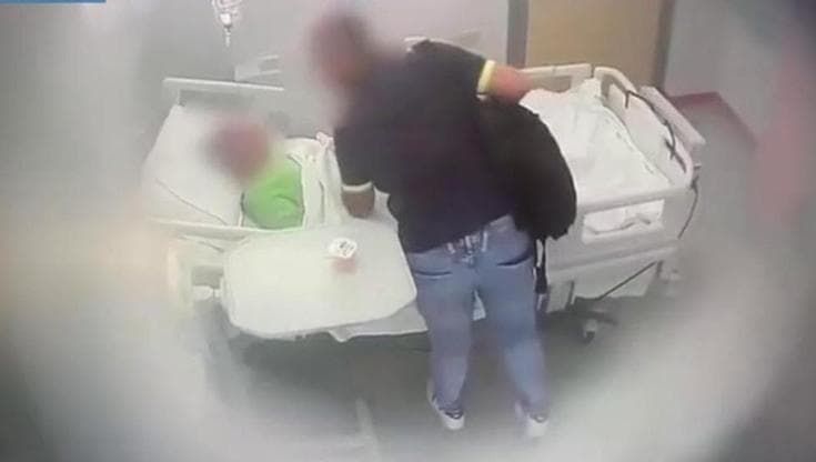 Picchiò la madre in ospedale ad Arezzo, torna a colpire e aggredisce un’infermiera. Arrestato