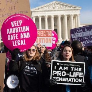 L'Alabama per legge vieta l'aborto: i medici rischiano 99 anni di carcere