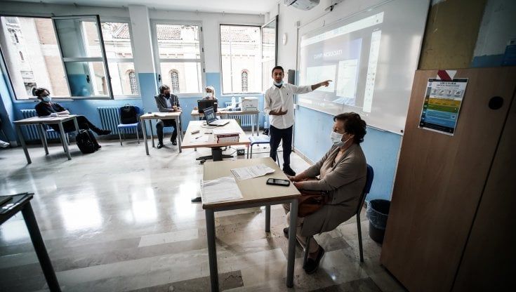Scuole sentinella, i sindacati: "Test salivari a campione anche al personale scolastico"