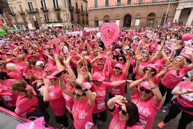 'Race for the cure', la marea rosa nelle strade di Bari