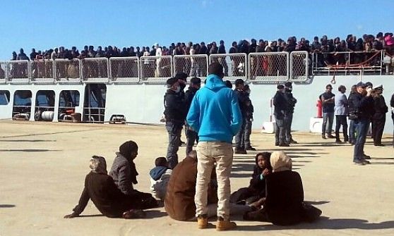 Migranti, 200 dollari per un salvagente. Uno scafista pentito: "Ero in cerca di un passaggio per l'Italia, mi hanno offerto 1500 dollari"