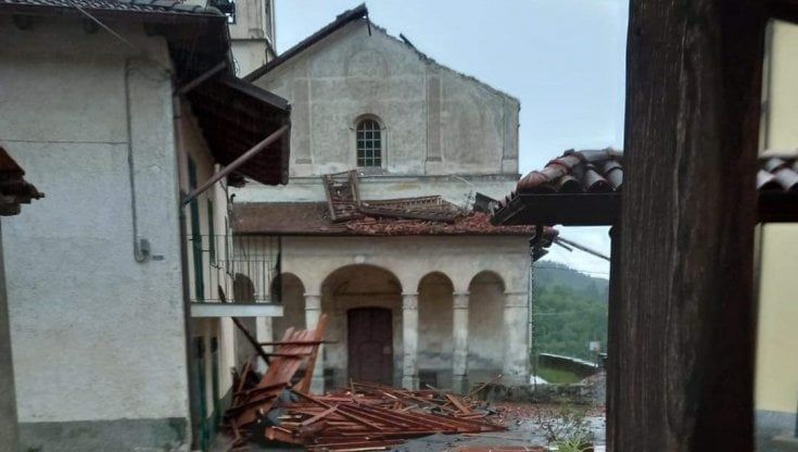 Grandine e vento a 120 l'ora, chiesa scoperchiata nell'Alessandrino: danni in tutto il basso Piemonte