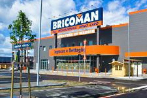 mancia davanti al bricoman