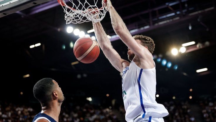 Basket, Italia travolta in Francia. Pozzecco: "Un passo indietro"