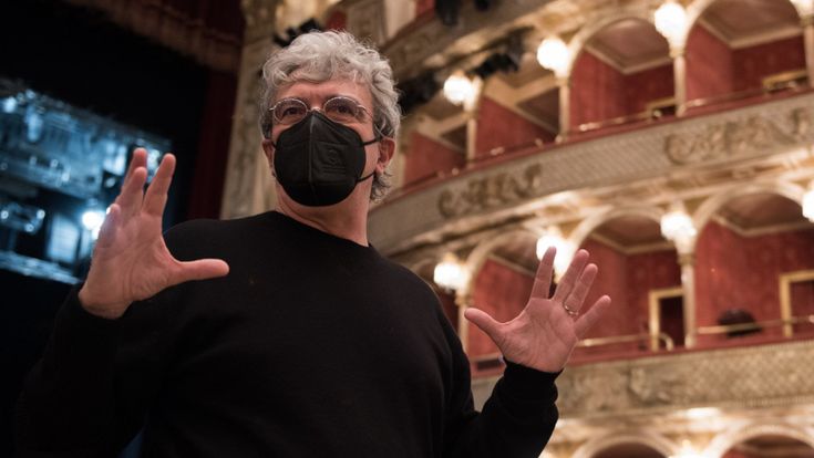 Mario Martone torna all'Opera con 'Traviata': "Il grande teatro diventa cinema"