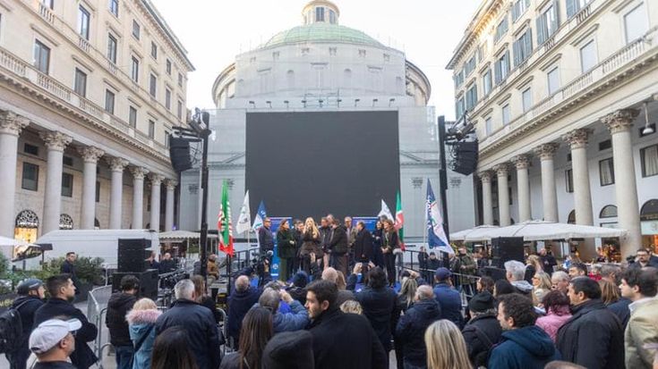 Destra senza militanti in piazza a Milano per spingere il Sì al referendum: “Scelta di civiltà”