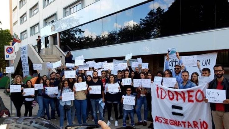 La protesta degli universitari di Palermo: “Venti milioni in meno per le borse di studio. Non siamo studenti di serie B”