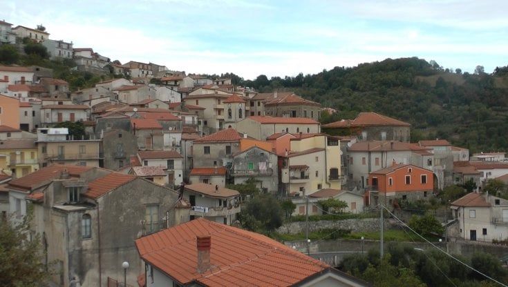 Cilento, dirigente scolastica partecipa a compleanno in zona rossa, sindaco scrive al ministro dell'Istruzione